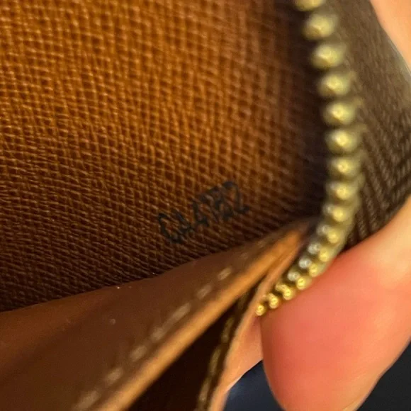 S O L D LV Zippy Wallet - Picture 9 of 9